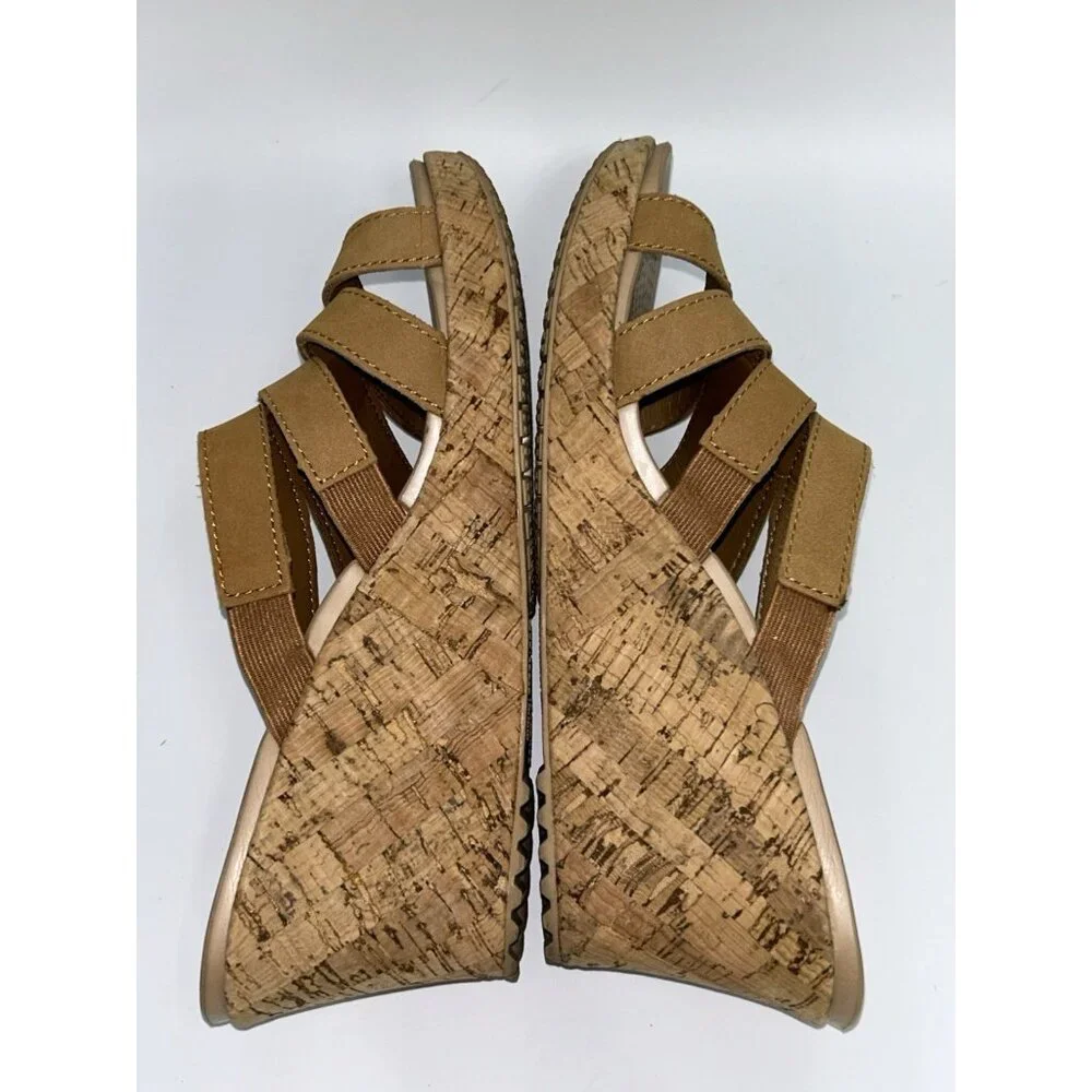 Crocs A leigh Wedge Sandal Womens 8 Camel Tan Leather Strappy Slide Cork Wedge